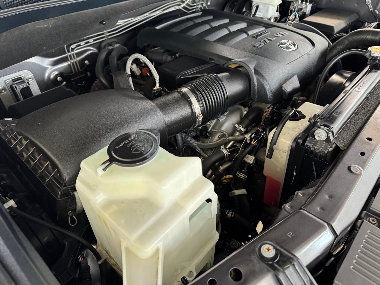 Toyota Tundra 2WD Truck CrewMax 5.7L V8 6-Spd AT SR5 (Natl) 2015