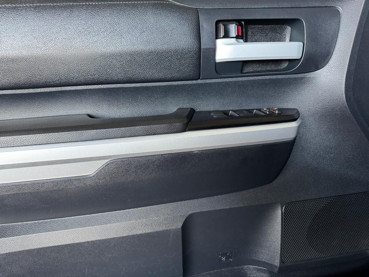 Toyota Tundra 2WD Truck CrewMax 5.7L V8 6-Spd AT SR5 (Natl) 2015