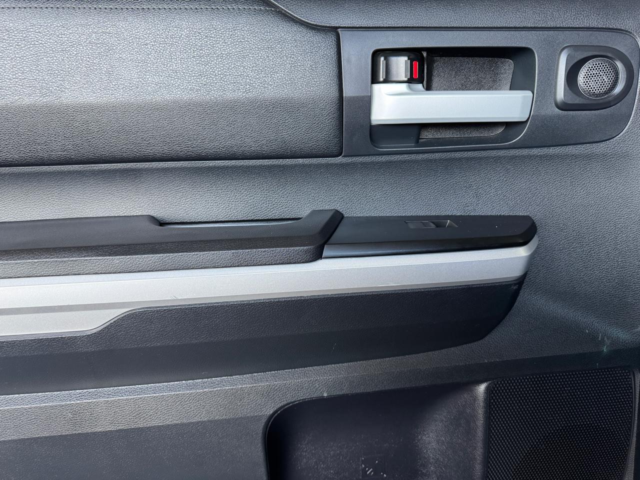 Toyota Tundra 2WD Truck CrewMax 5.7L V8 6-Spd AT SR5 (Natl) 2015