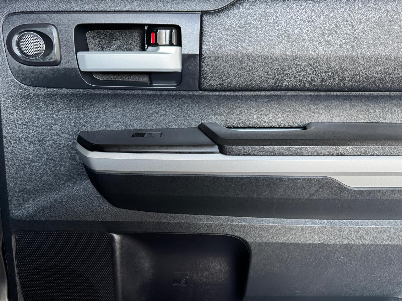 Toyota Tundra 2WD Truck CrewMax 5.7L V8 6-Spd AT SR5 (Natl) 2015