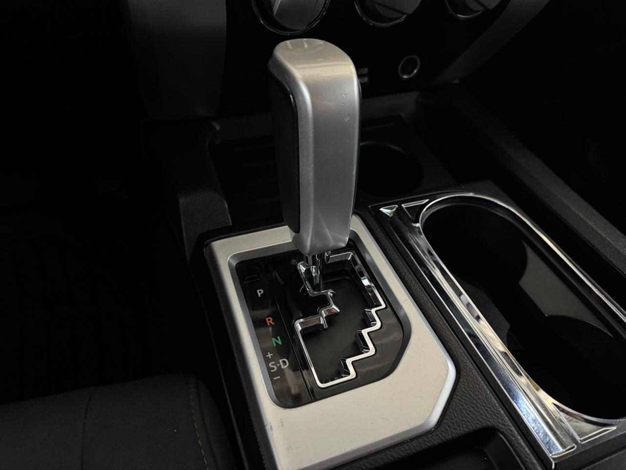 Toyota Tundra 2WD Truck CrewMax 5.7L V8 6-Spd AT SR5 (Natl) 2015