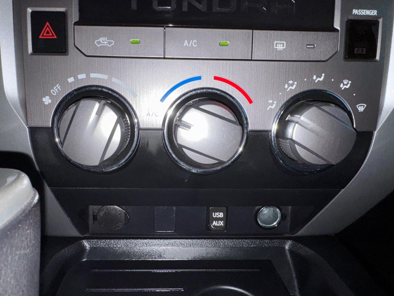 Toyota Tundra 2WD Truck CrewMax 5.7L V8 6-Spd AT SR5 (Natl) 2015