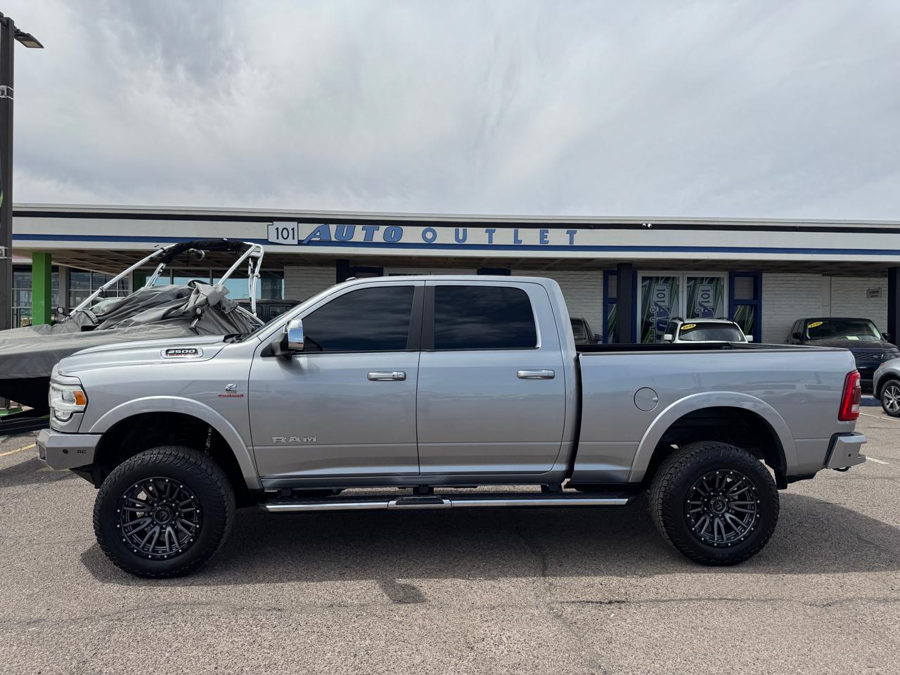 RAM 2500 Laramie 4x4 Crew Cab 6'4" Box 2020