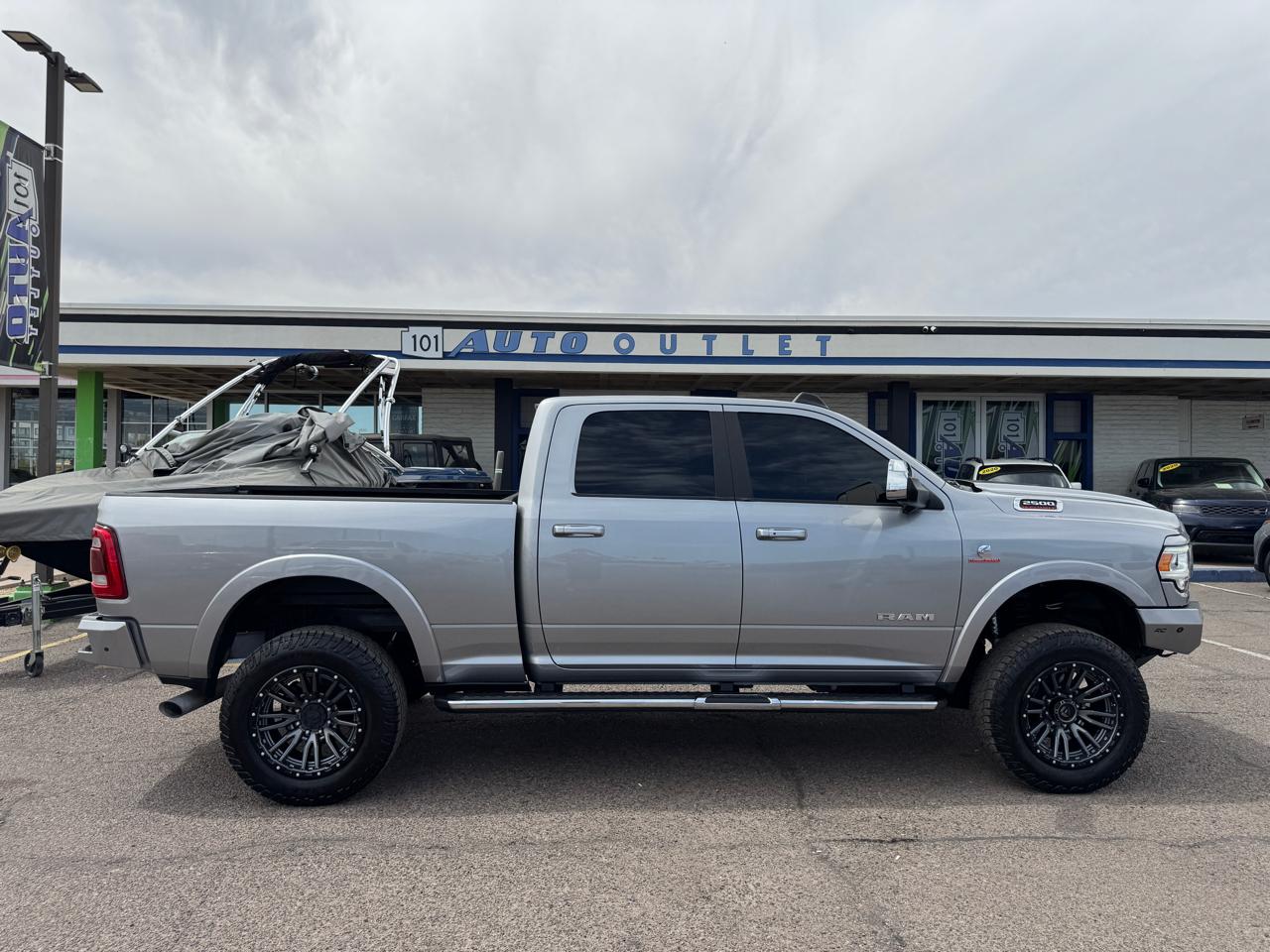 RAM 2500 Laramie 4x4 Crew Cab 6'4" Box 2020