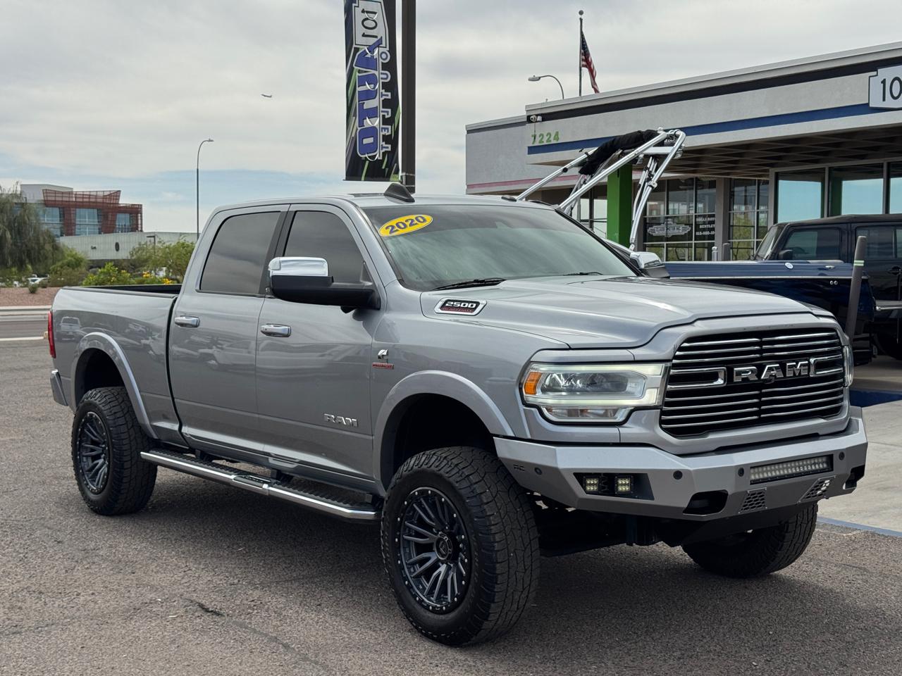 RAM 2500 Laramie 4x4 Crew Cab 6'4" Box 2020