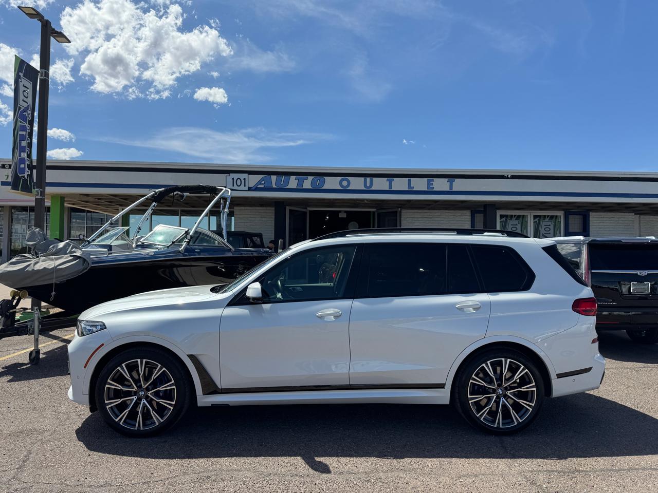 BMW X7 M50i Sports Activity Vehicle 2021