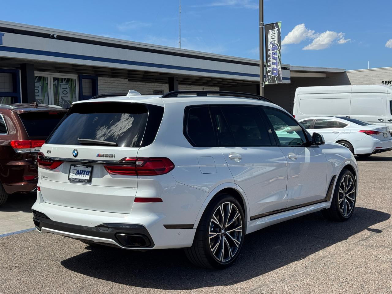 BMW X7 M50i Sports Activity Vehicle 2021