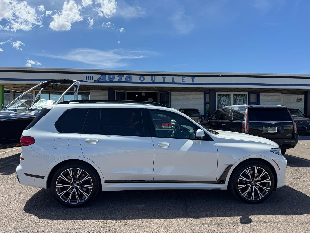 BMW X7 M50i Sports Activity Vehicle 2021