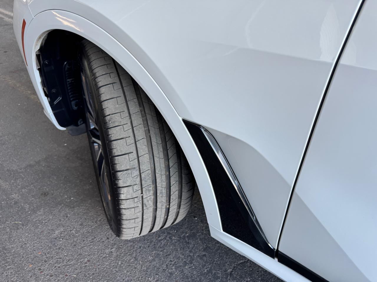 BMW X7 M50i Sports Activity Vehicle 2021