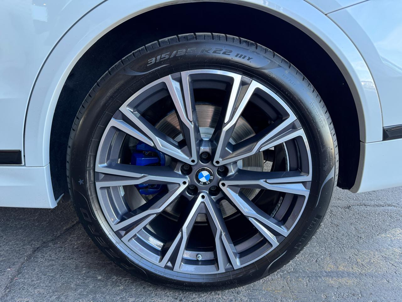 BMW X7 M50i Sports Activity Vehicle 2021