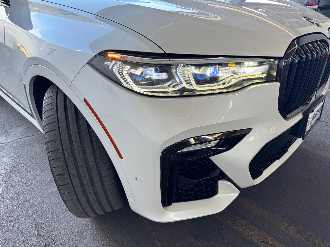 BMW X7 M50i Sports Activity Vehicle 2021