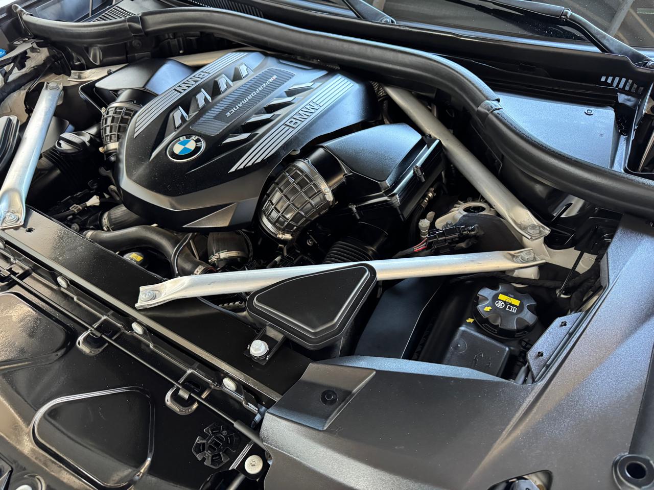 BMW X7 M50i Sports Activity Vehicle 2021