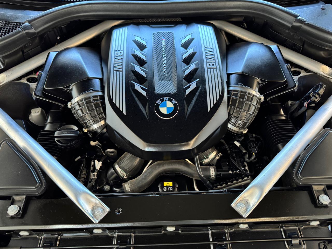 BMW X7 M50i Sports Activity Vehicle 2021