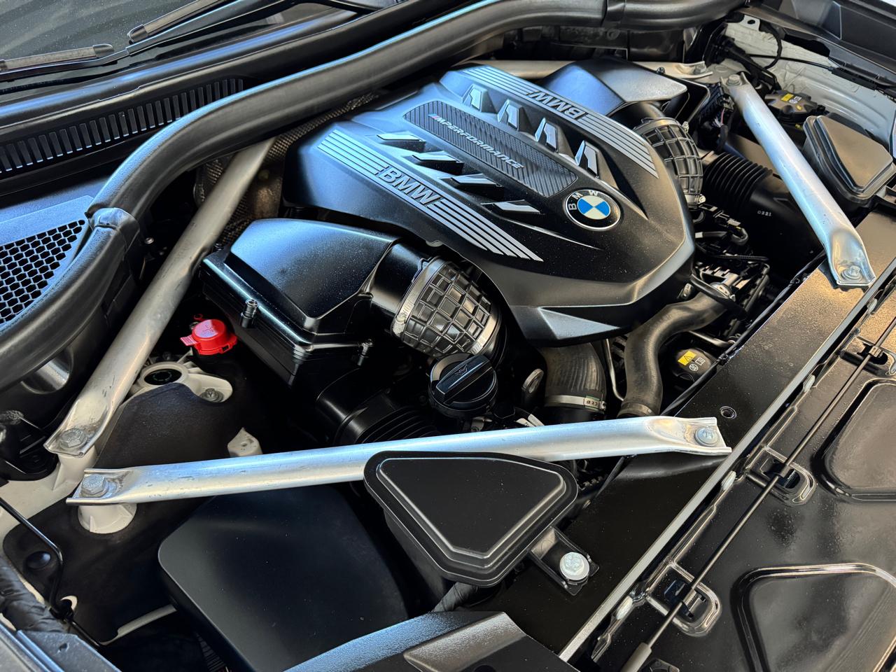 BMW X7 M50i Sports Activity Vehicle 2021