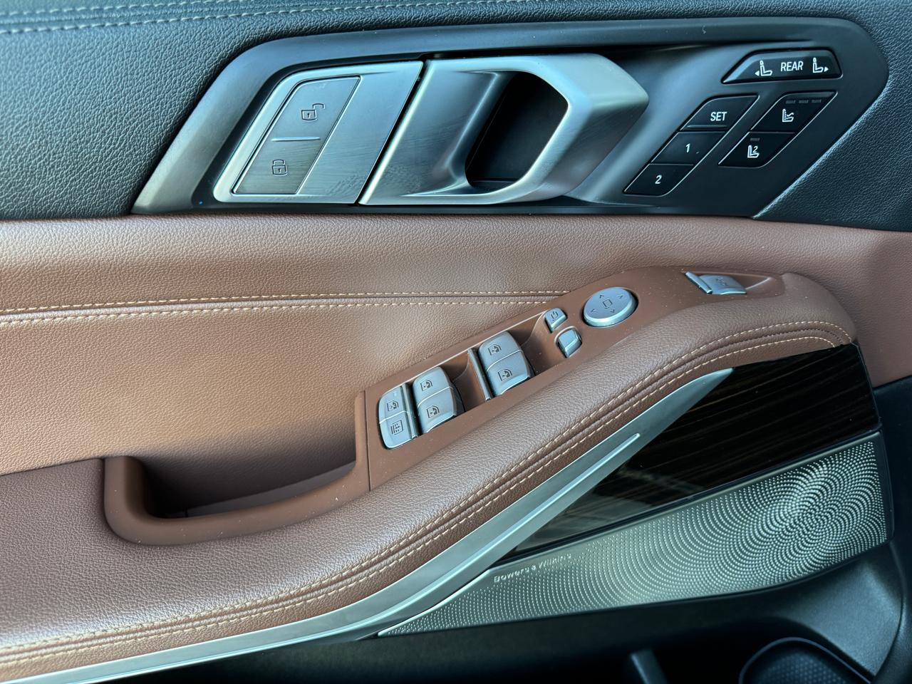 BMW X7 M50i Sports Activity Vehicle 2021