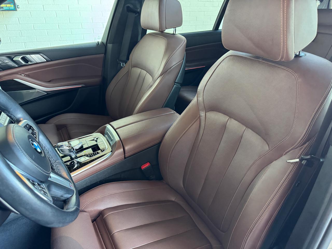 BMW X7 M50i Sports Activity Vehicle 2021