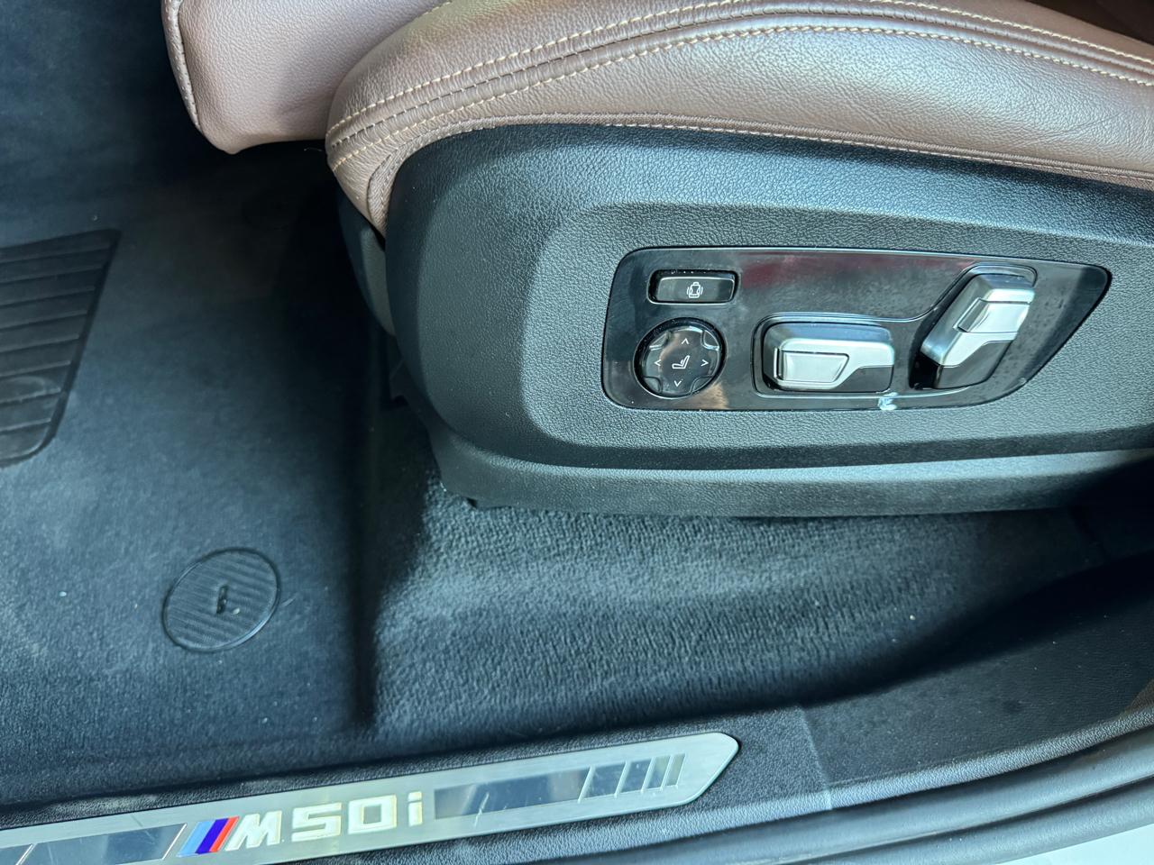 BMW X7 M50i Sports Activity Vehicle 2021