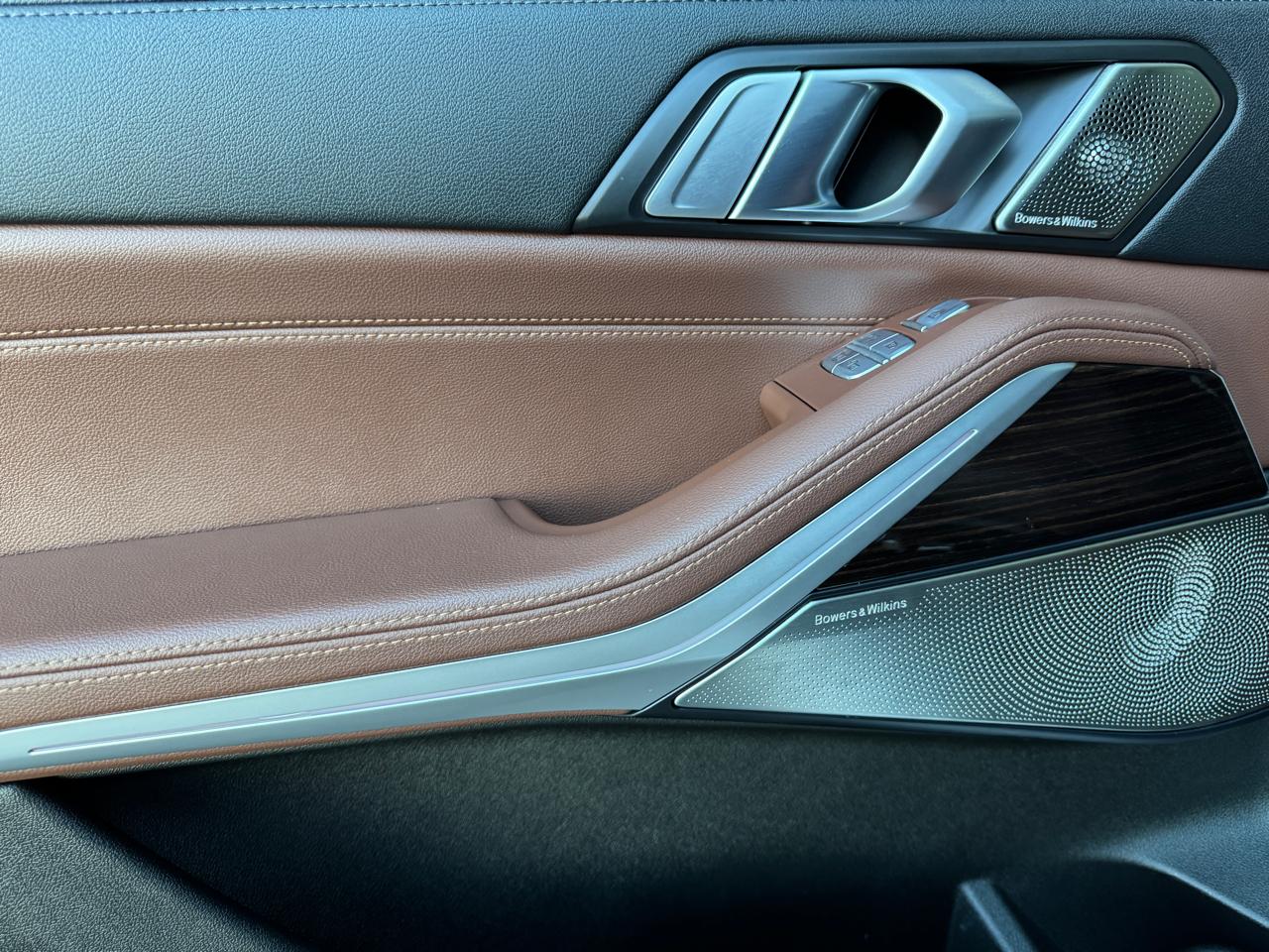 BMW X7 M50i Sports Activity Vehicle 2021