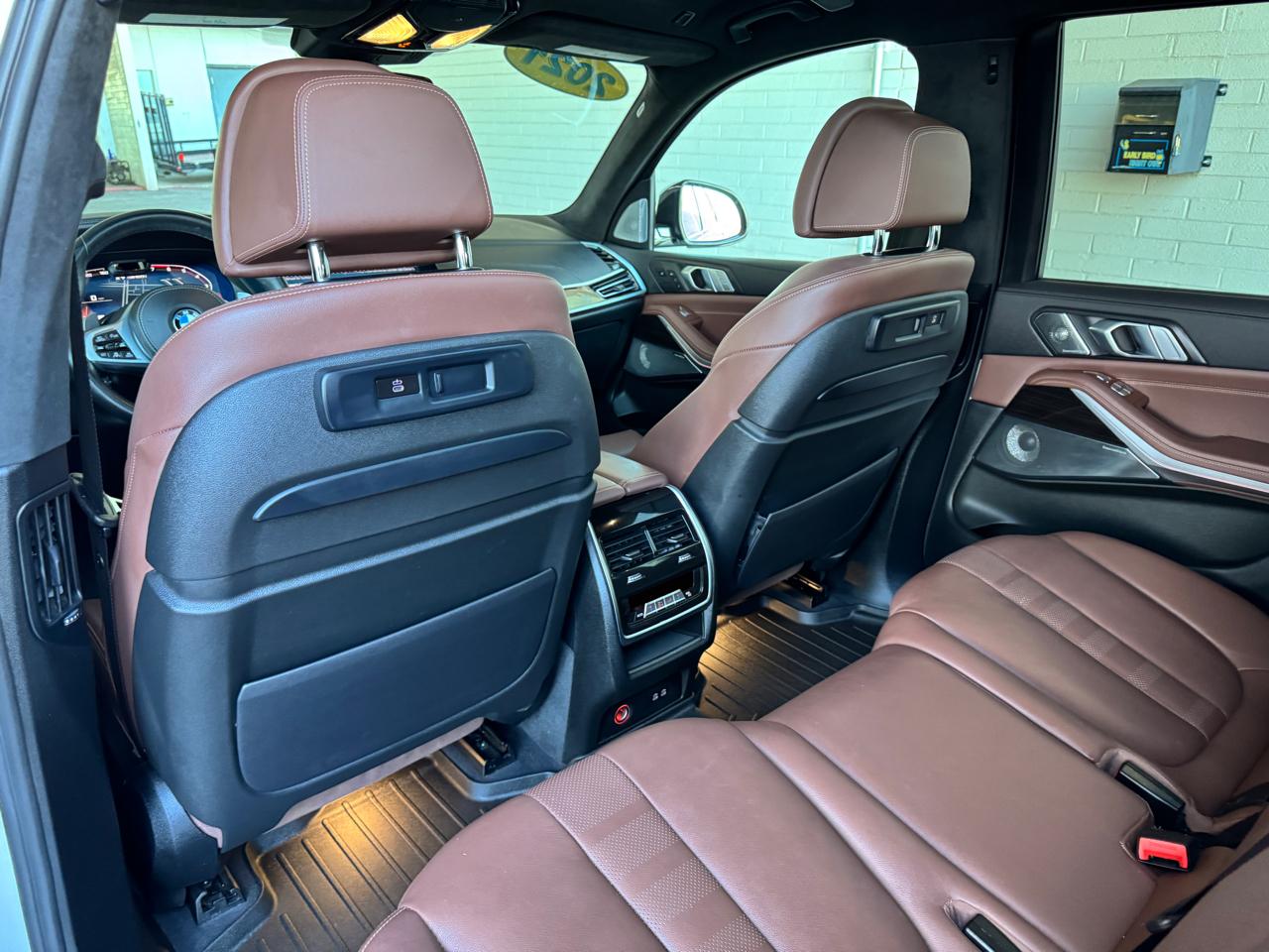 BMW X7 M50i Sports Activity Vehicle 2021