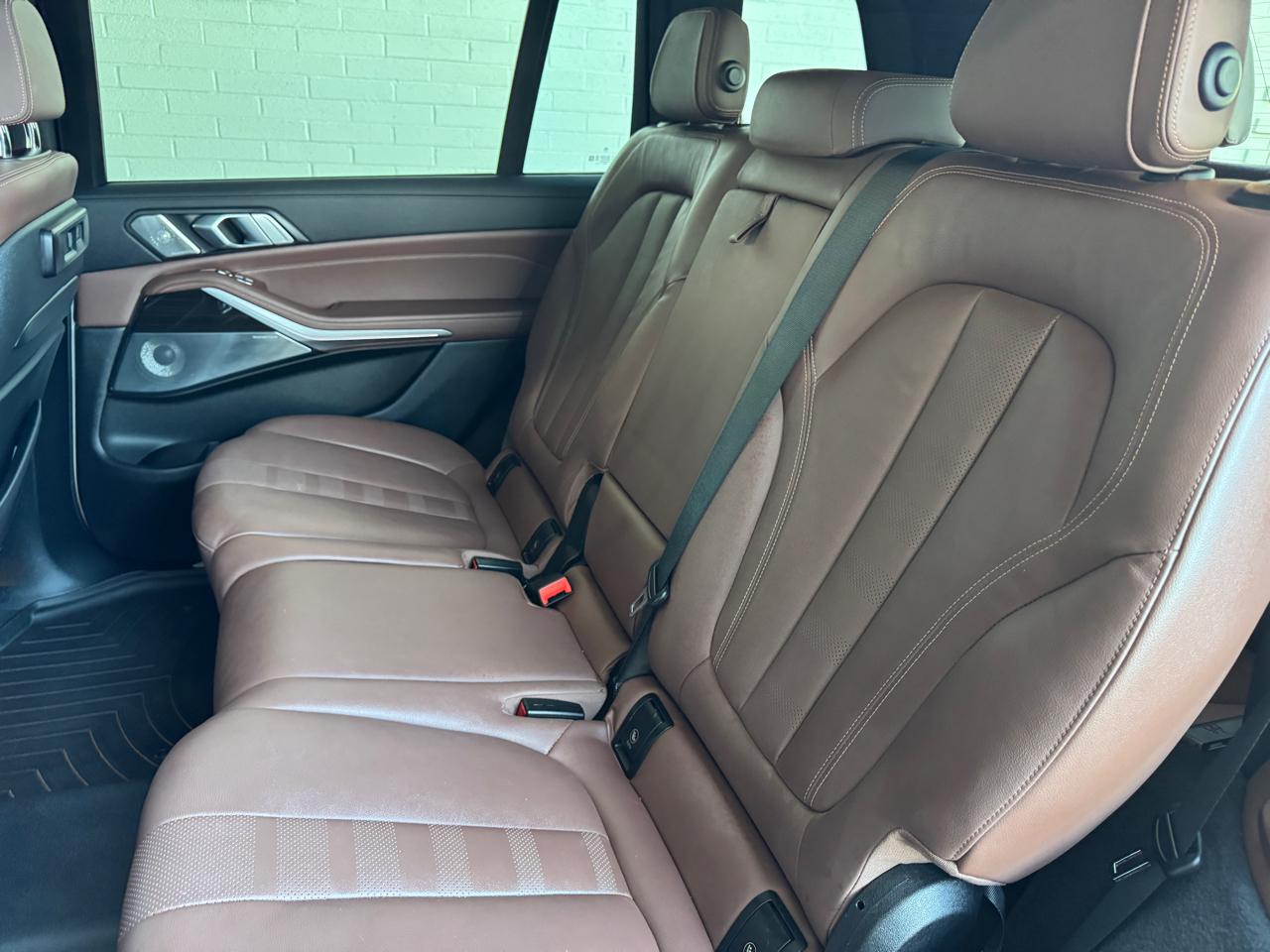 BMW X7 M50i Sports Activity Vehicle 2021