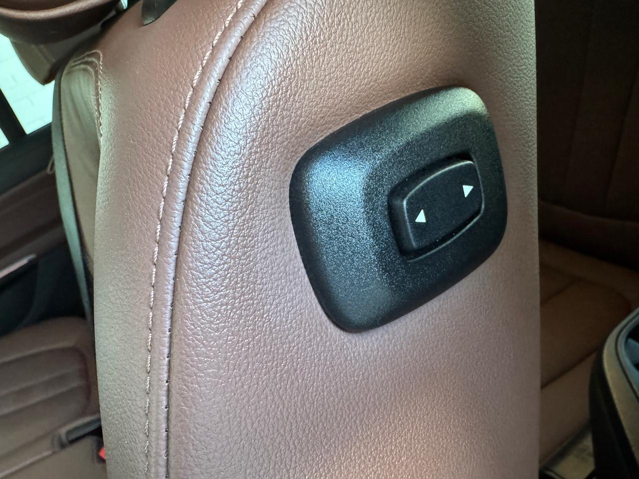 BMW X7 M50i Sports Activity Vehicle 2021