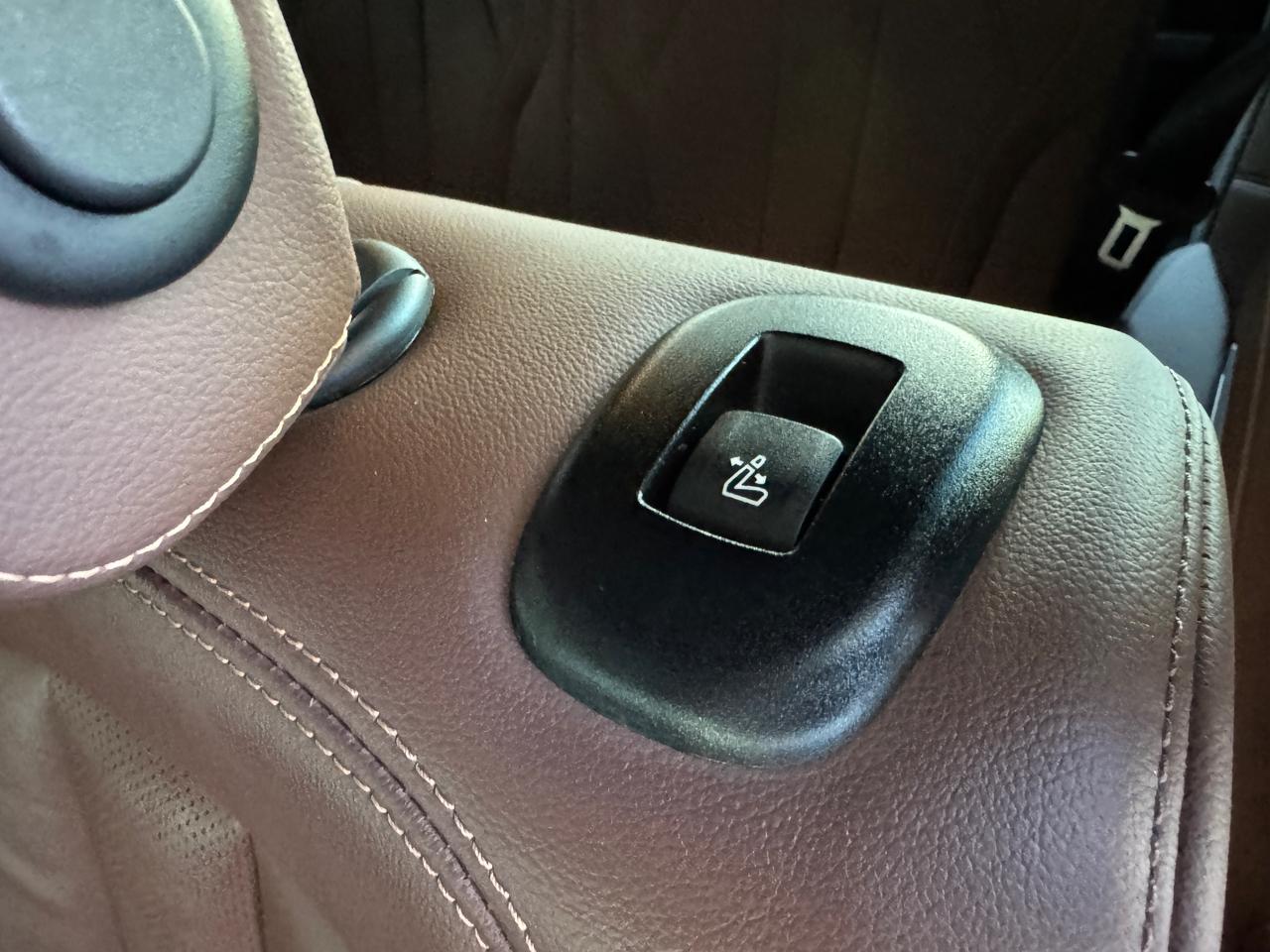 BMW X7 M50i Sports Activity Vehicle 2021