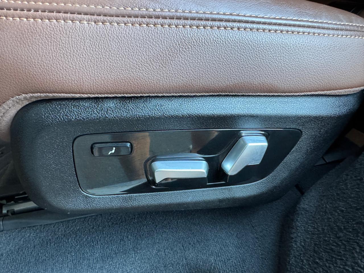 BMW X7 M50i Sports Activity Vehicle 2021