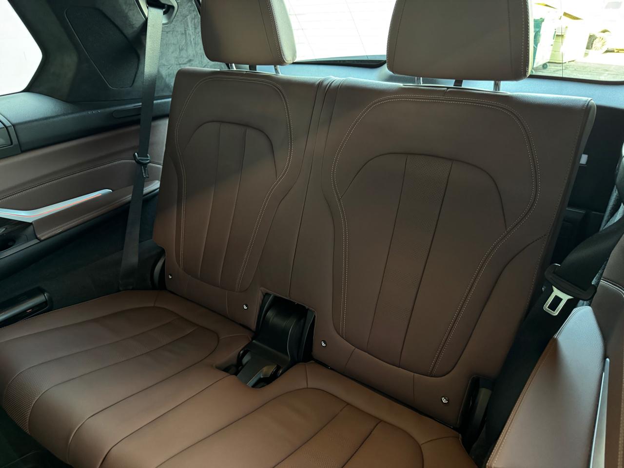 BMW X7 M50i Sports Activity Vehicle 2021