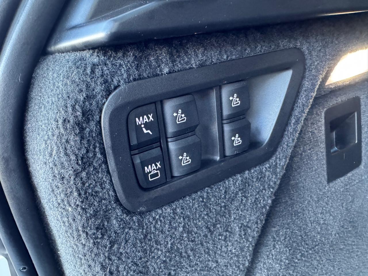 BMW X7 M50i Sports Activity Vehicle 2021