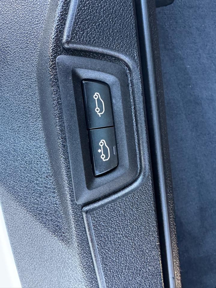 BMW X7 M50i Sports Activity Vehicle 2021