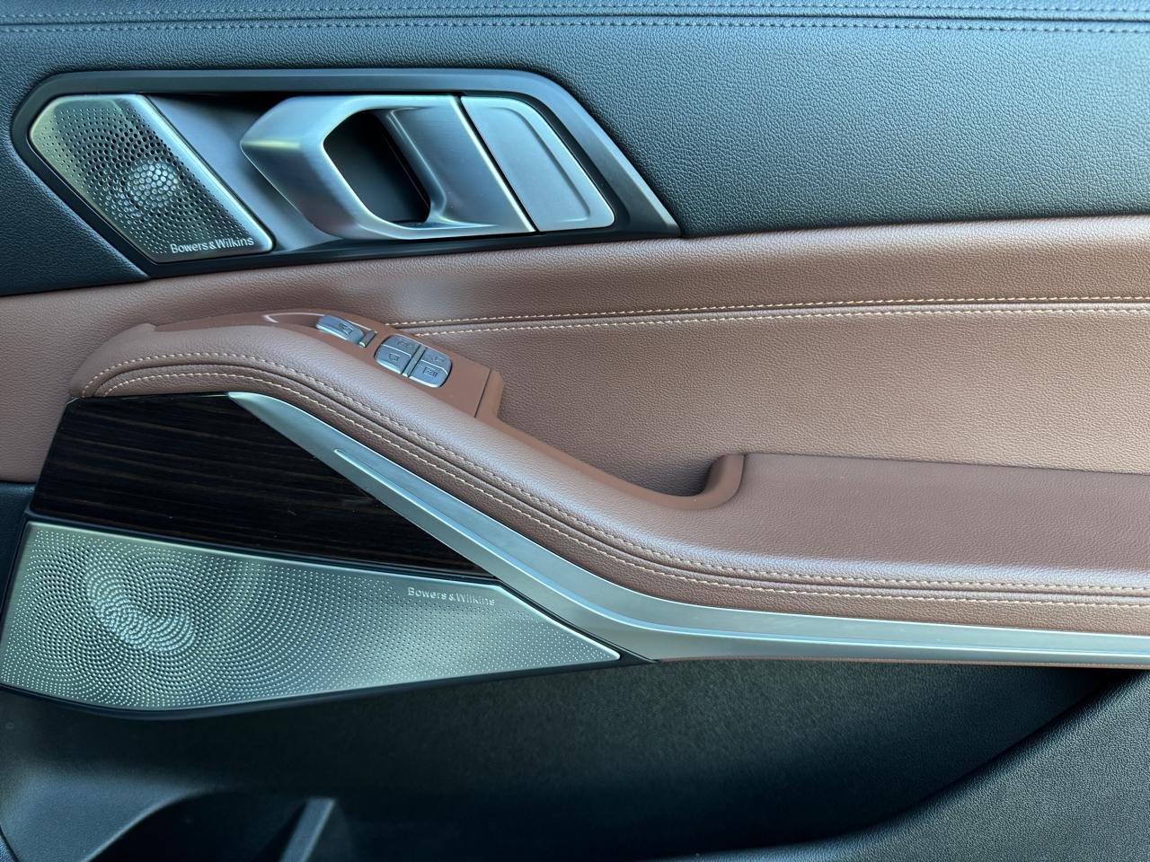 BMW X7 M50i Sports Activity Vehicle 2021