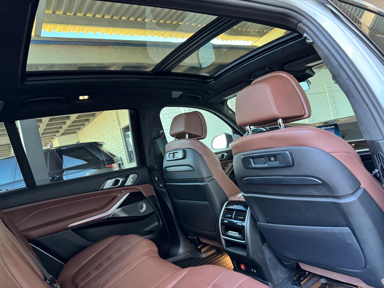 BMW X7 M50i Sports Activity Vehicle 2021