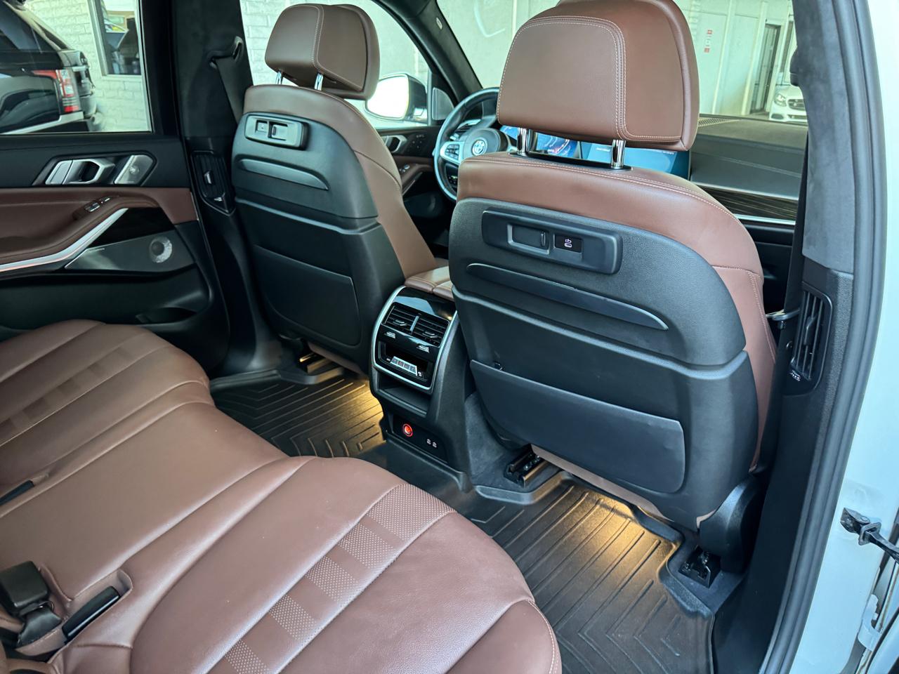 BMW X7 M50i Sports Activity Vehicle 2021