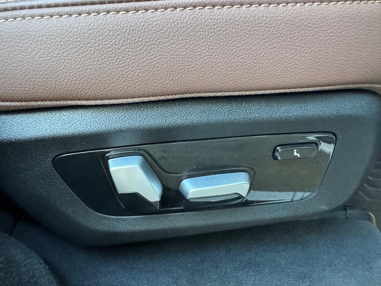 BMW X7 M50i Sports Activity Vehicle 2021