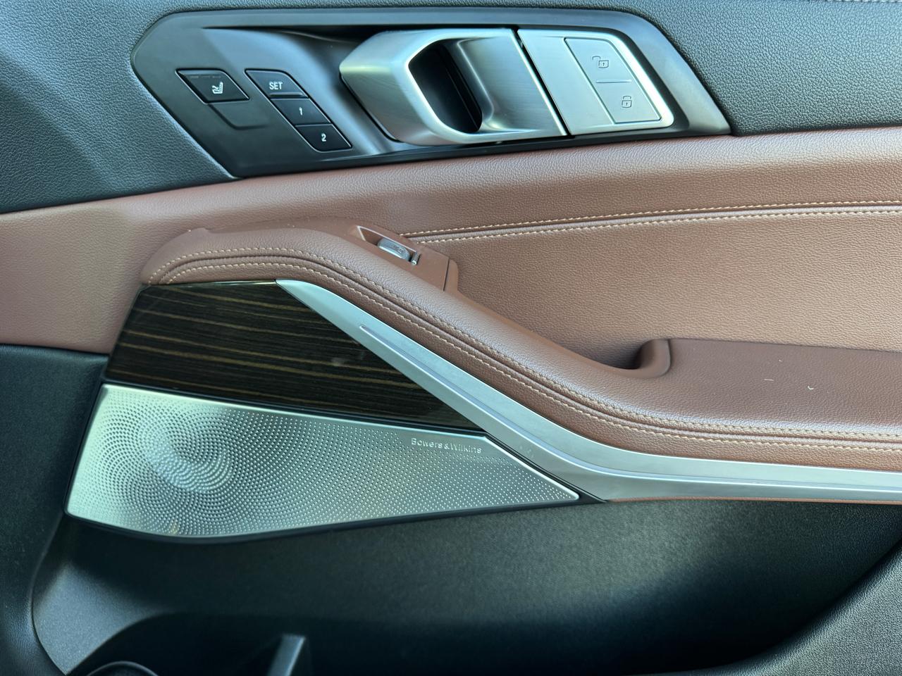 BMW X7 M50i Sports Activity Vehicle 2021