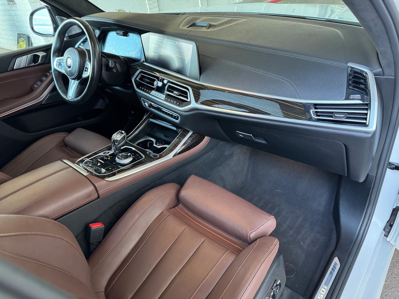 BMW X7 M50i Sports Activity Vehicle 2021