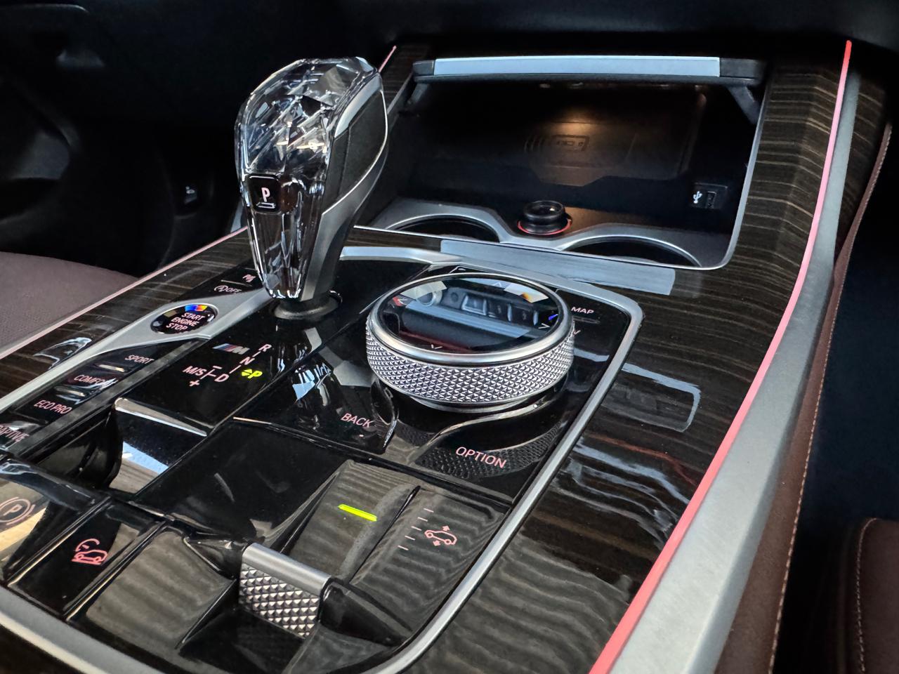 BMW X7 M50i Sports Activity Vehicle 2021