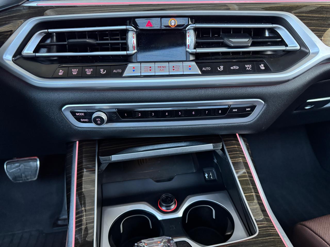 BMW X7 M50i Sports Activity Vehicle 2021