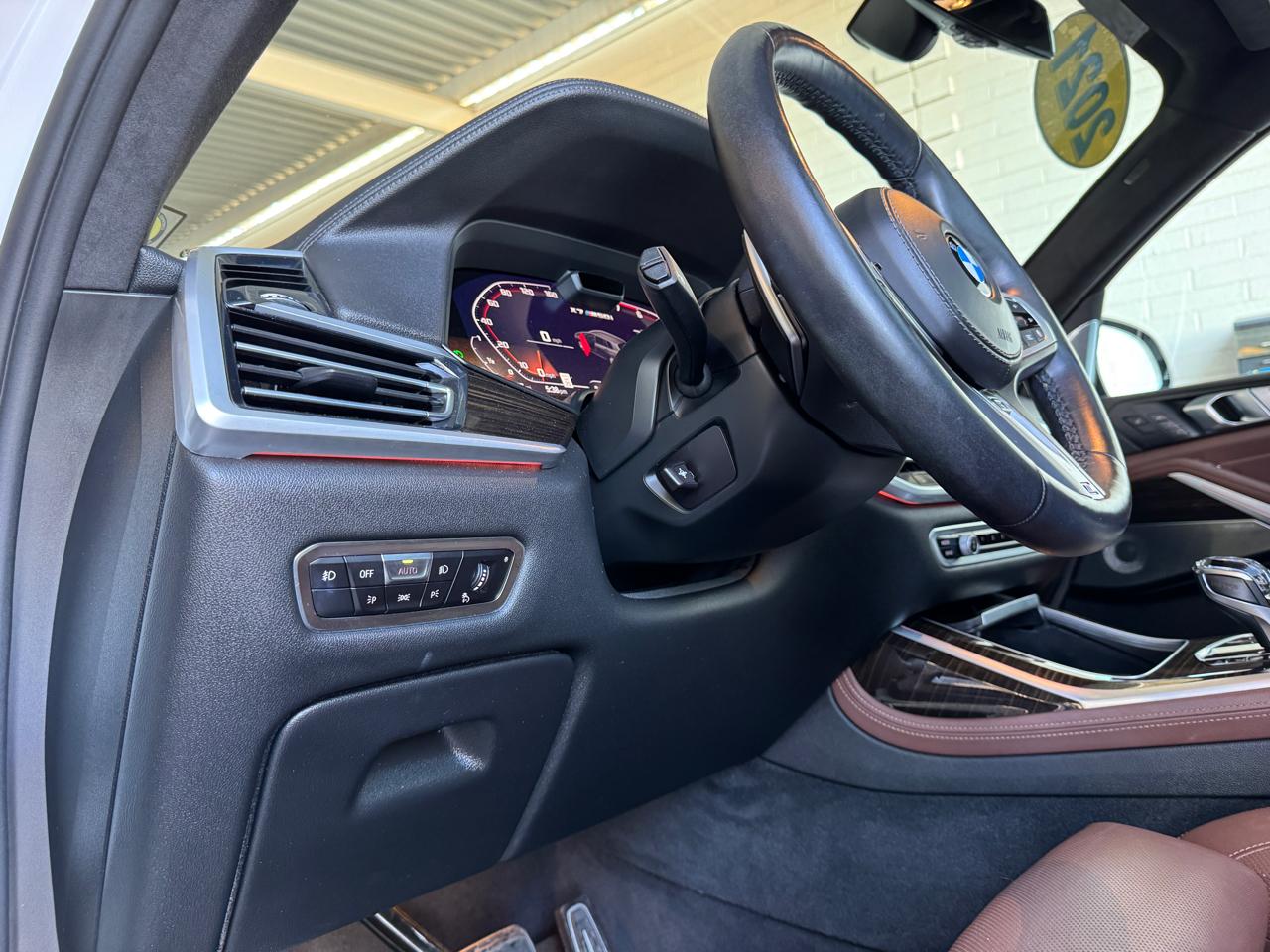 BMW X7 M50i Sports Activity Vehicle 2021