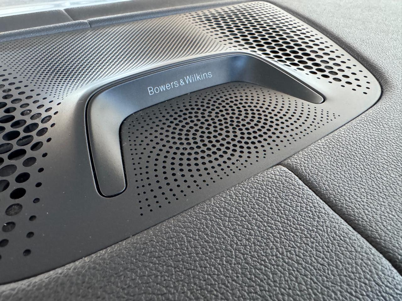 BMW X7 M50i Sports Activity Vehicle 2021