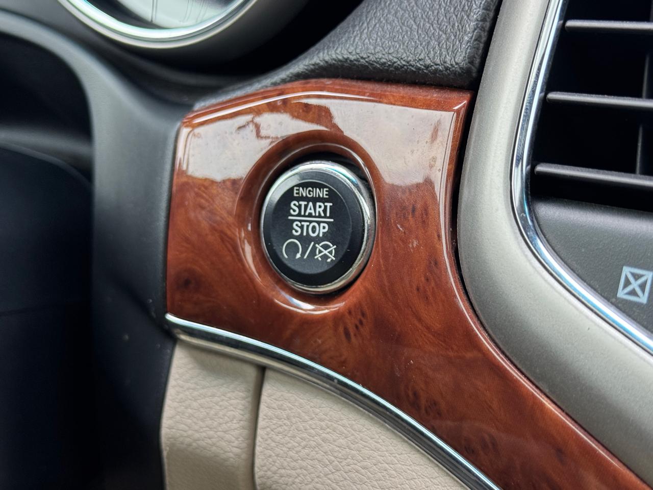 Jeep Grand Cherokee 4WD 4dr Limited 2013