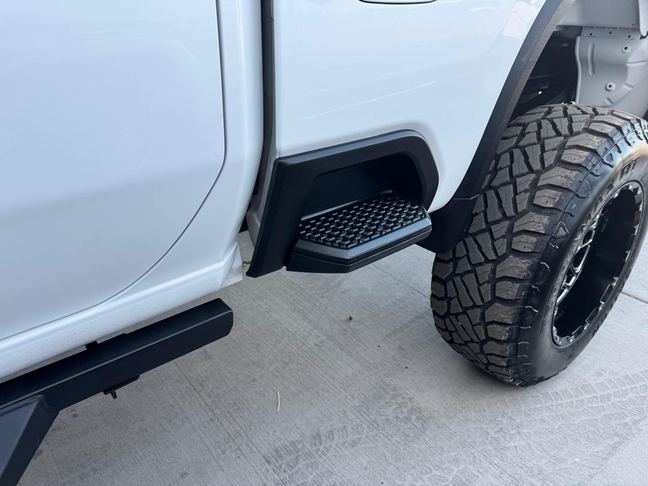 Chevrolet Silverado 2500HD 4WD Crew Cab 159" Custom 2020