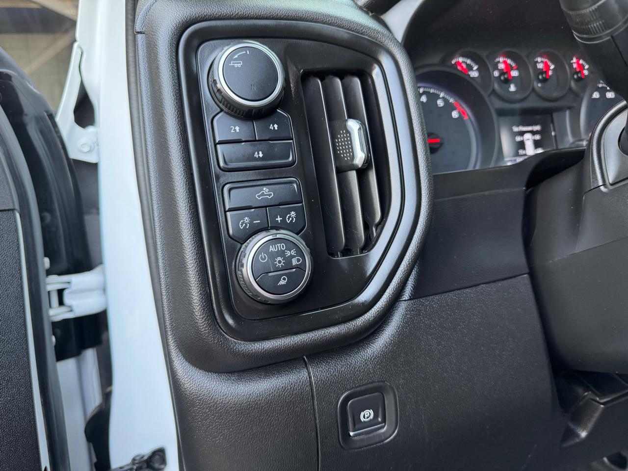 Chevrolet Silverado 2500HD 4WD Crew Cab 159" Custom 2020