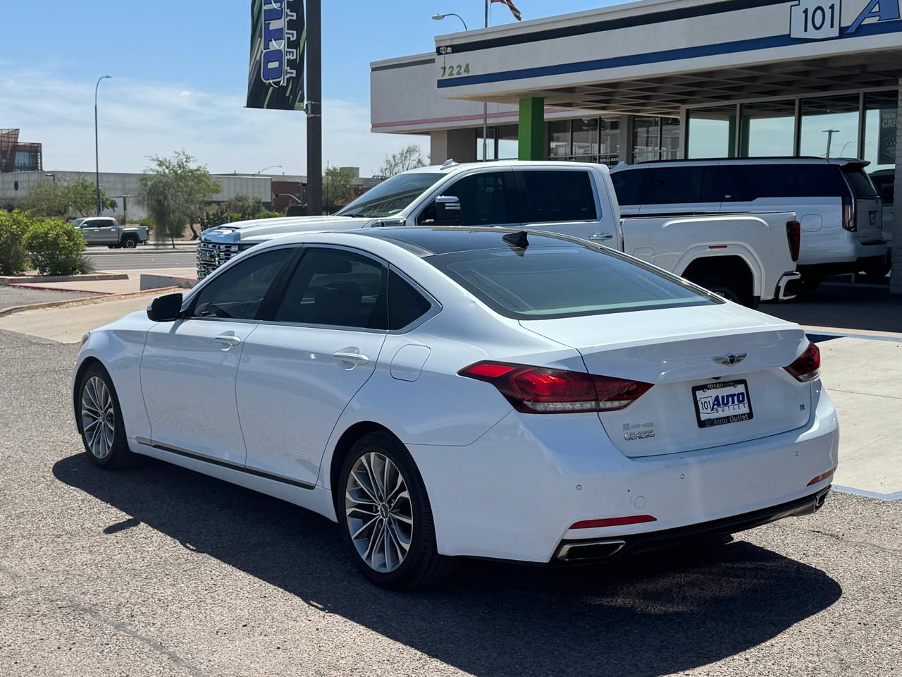 Hyundai Genesis 4dr Sdn V6 3.8L RWD 2015