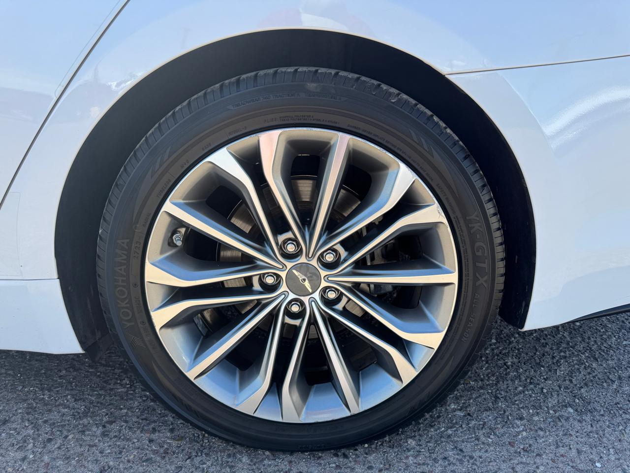Hyundai Genesis 4dr Sdn V6 3.8L RWD 2015