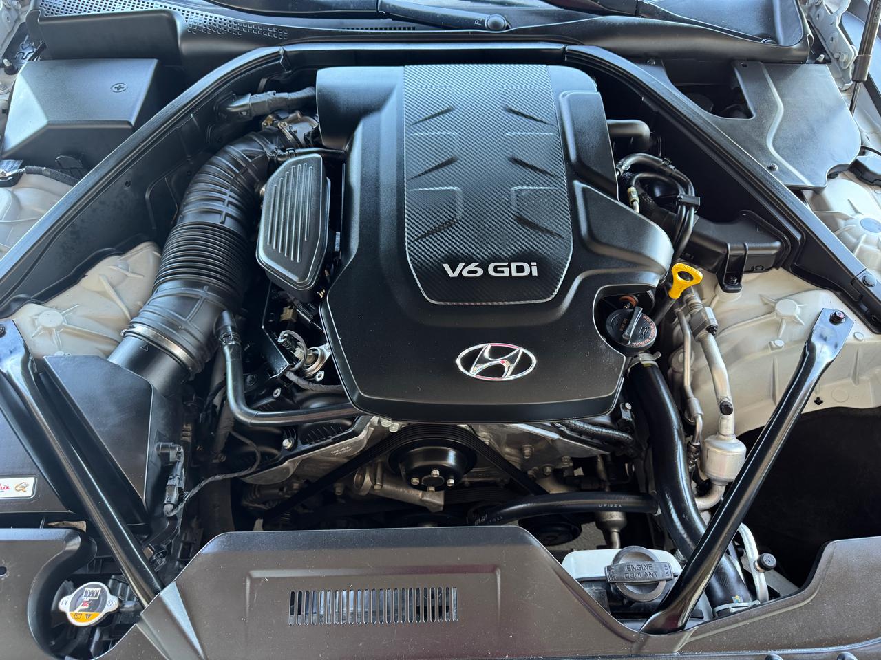 Hyundai Genesis 4dr Sdn V6 3.8L RWD 2015