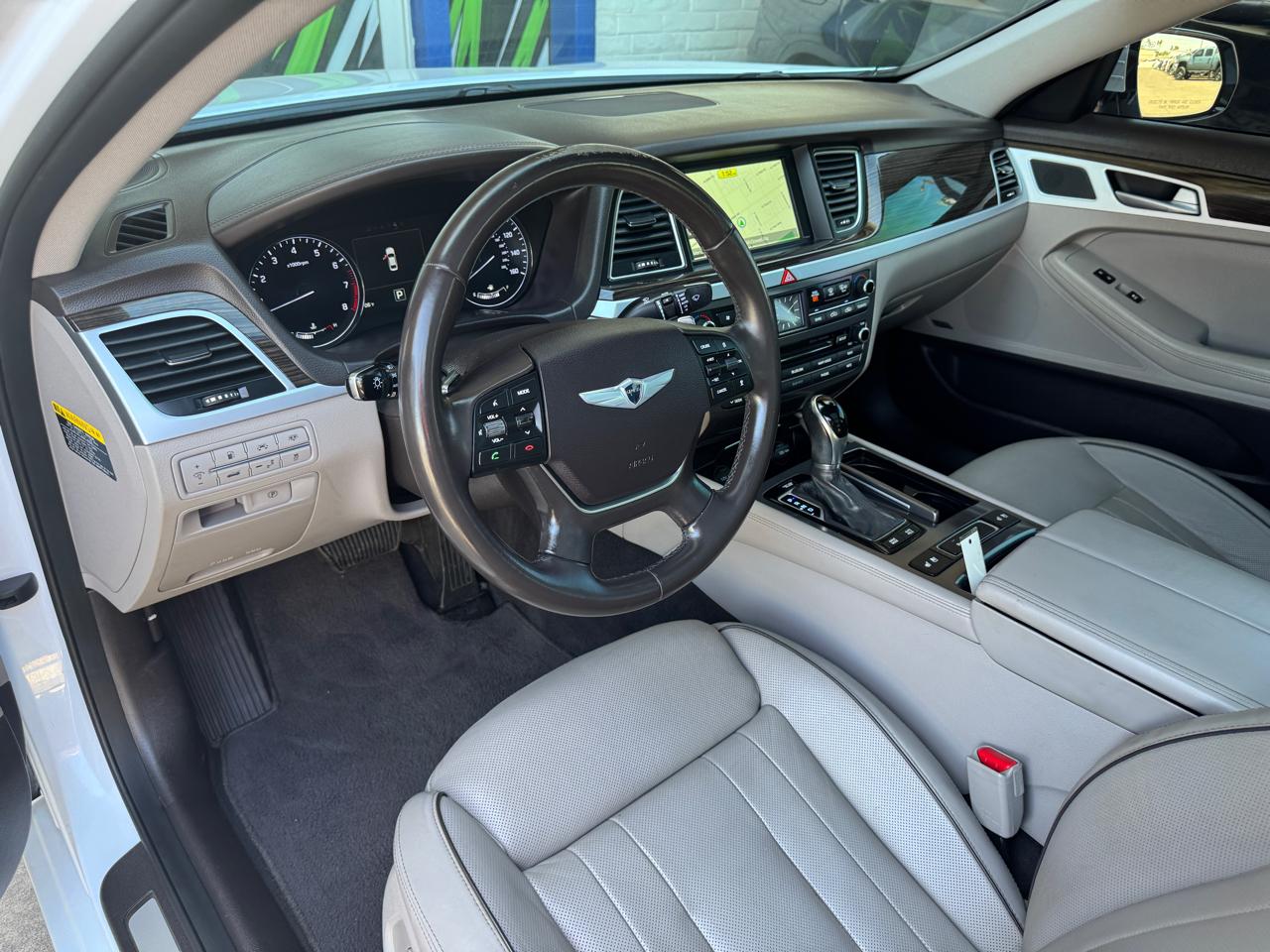 Hyundai Genesis 4dr Sdn V6 3.8L RWD 2015