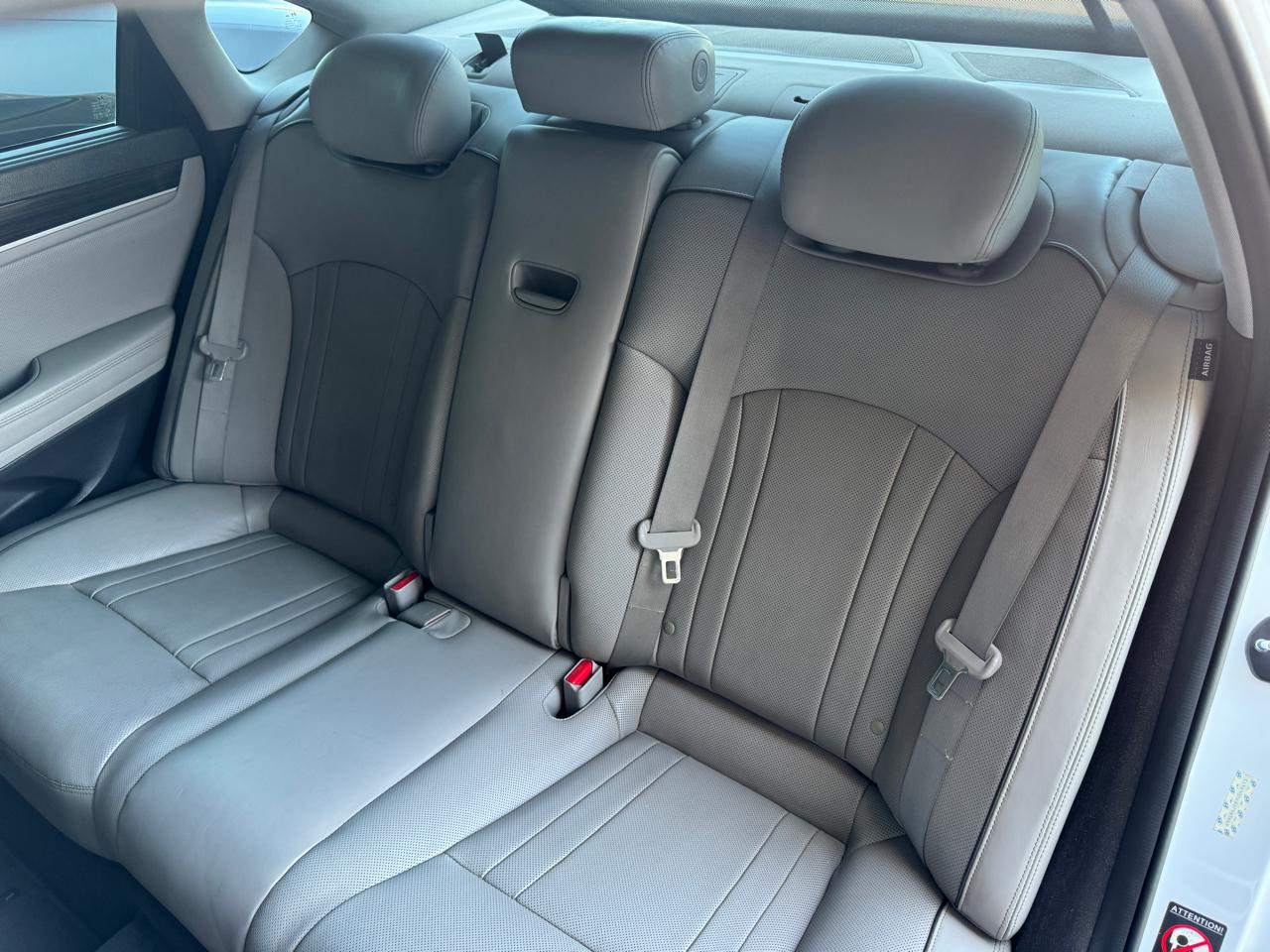 Hyundai Genesis 4dr Sdn V6 3.8L RWD 2015