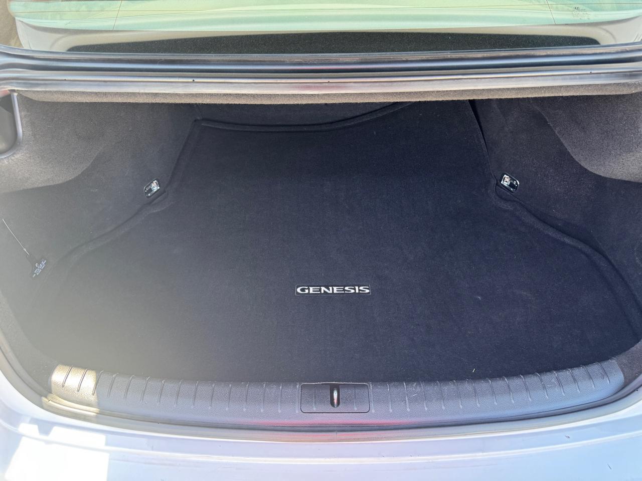Hyundai Genesis 4dr Sdn V6 3.8L RWD 2015