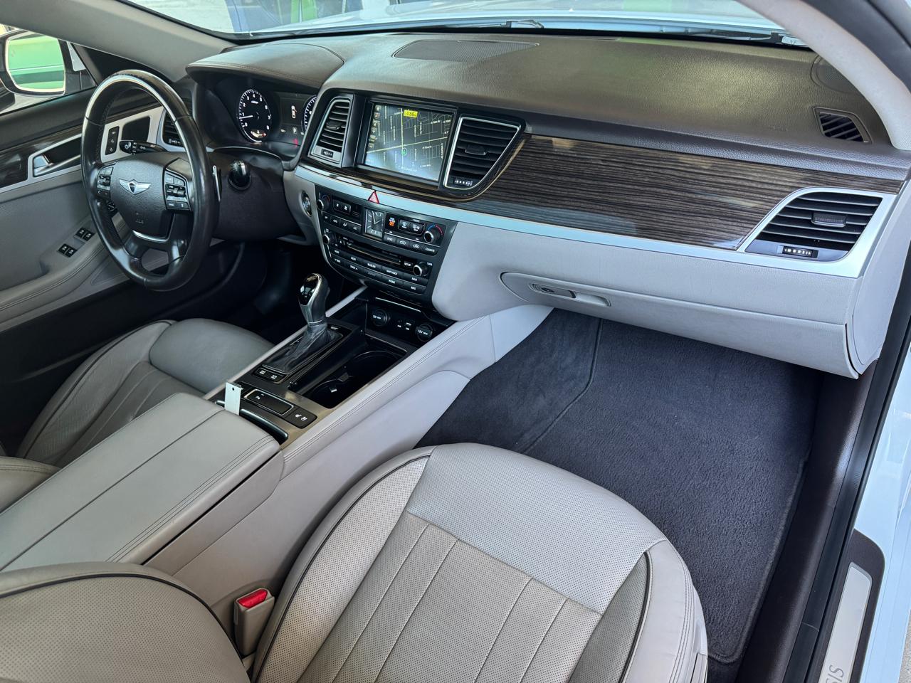 Hyundai Genesis 4dr Sdn V6 3.8L RWD 2015